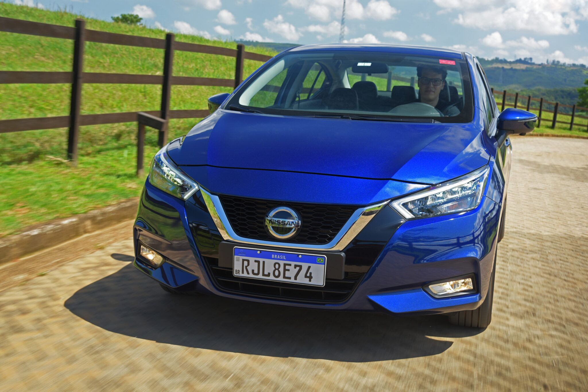 Nissan Versa 2024 confira todas as cores disponíveis desse super sedã