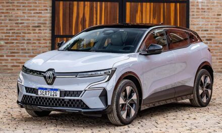 <strong>Megane E-Tech: Detalhes e 5 Motivos para Comprar o Super Carro Elétrico da Renault!</strong>